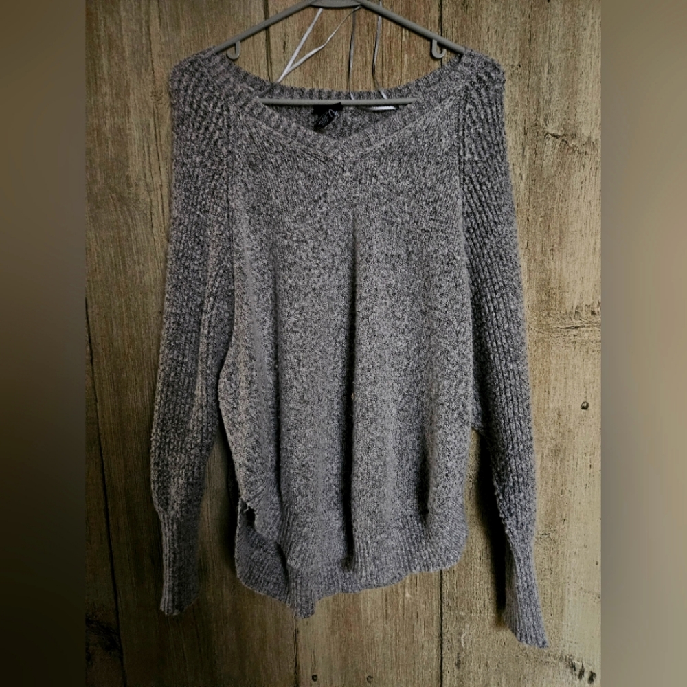 Rue 21 gray sweater size Large
